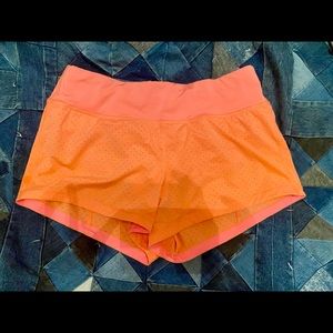 LULULEMON SHORTS - SIZE 8